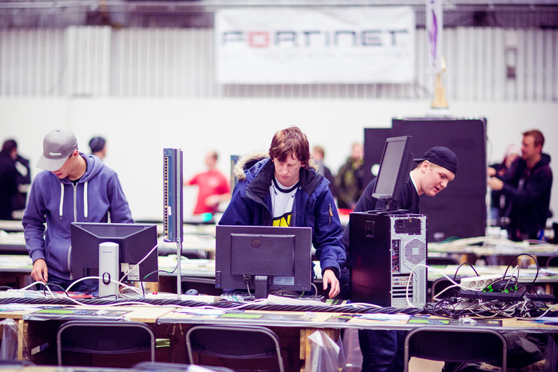 Illustration for article titled The World's Biggest LAN Party Is A Sci-Fi Party From The Future